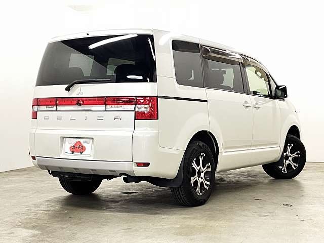 MITSUBISHI DELICA D5